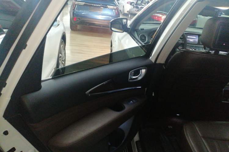 Used Infiniti QX60 2014 3.5L Four-Wheel Drive All-Terrain Version Left Rear Door Interior