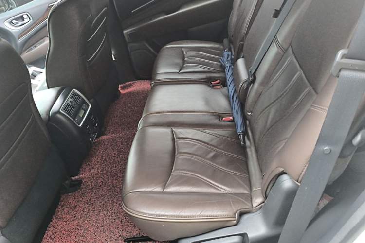 Used Infiniti QX60 2014 3.5L Four-Wheel Drive All-Terrain Version Left Rear Seat