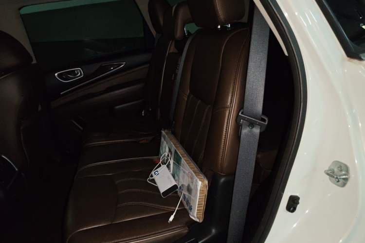 Used Infiniti QX60 2014 2.5 S/C Hybrid Two-Wheel Drive Excellence Edition Left Rear Seat