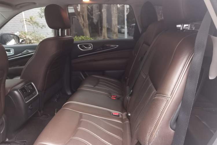 Used Infiniti QX60 2014 2.5 S/C Hybrid Two-Wheel Drive Excellence Edition Left Rear Seat