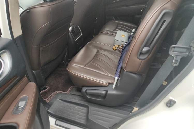 Used Infiniti QX60 2014 2.5 S/C Hybrid Two-Wheel Drive Excellence Edition Left Rear Seat