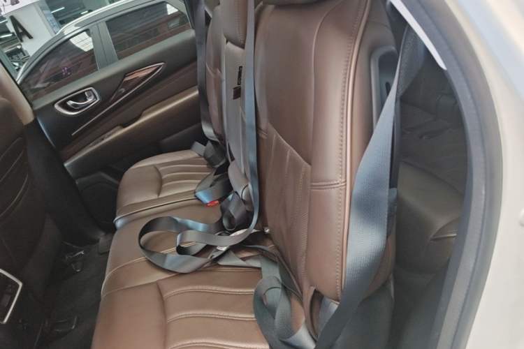 Used Infiniti QX60 2014 2.5 S/C Hybrid Two-Wheel Drive Excellence Edition Left Rear Seat