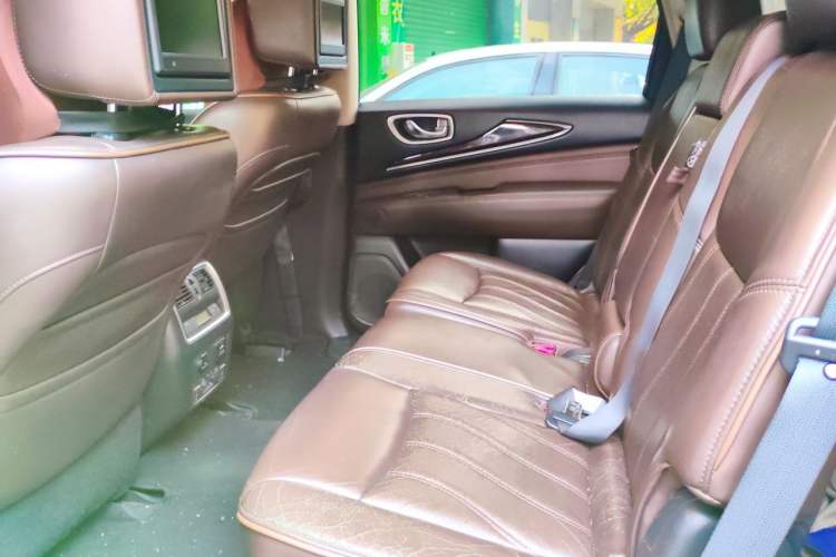 Used Infiniti QX60 2014 3.5L Four-Wheel Drive All-Terrain Version Left Rear Seat