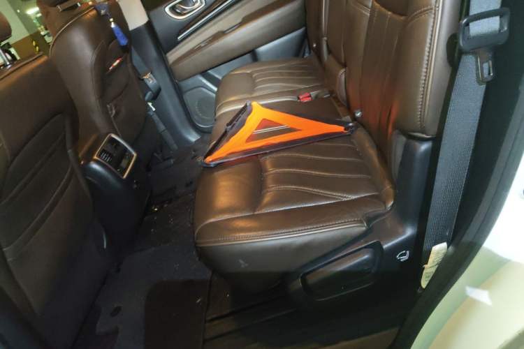 Used Infiniti QX60 2014 2.5 S/C Hybrid Two-Wheel Drive Excellence Edition Left Rear Seat