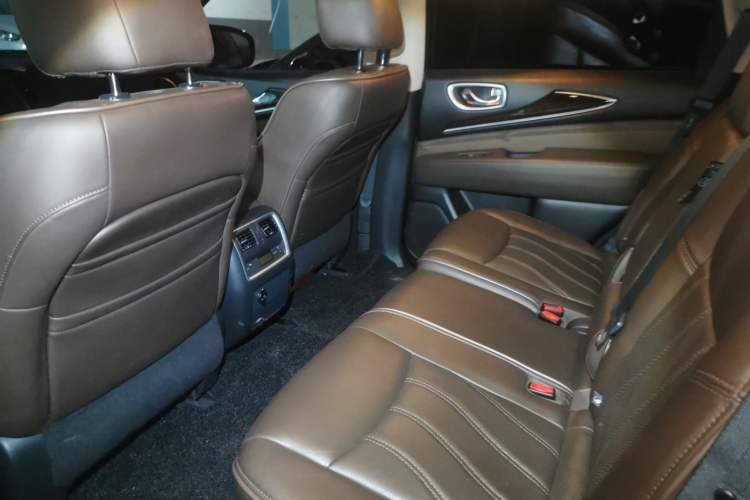 Used Infiniti QX60 2014 2.5 S/C Hybrid Two-Wheel Drive Excellence Edition Left Rear Seat