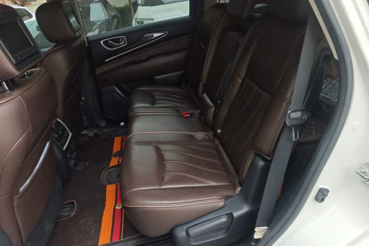 Used Infiniti QX60 2014 3.5L Four-Wheel Drive All-Terrain Version Left Rear Seat