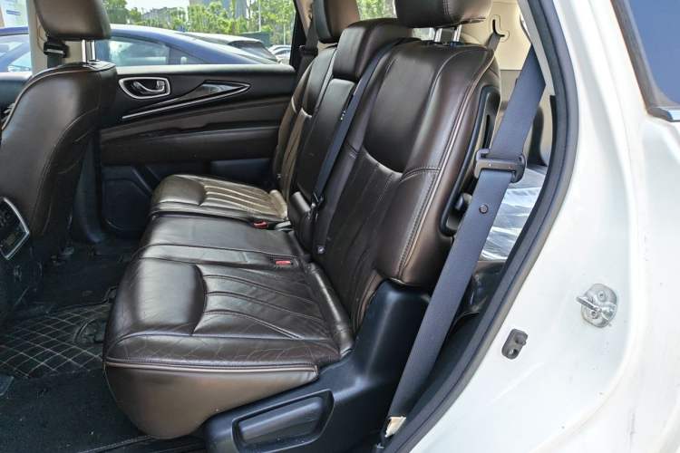 Used Infiniti QX60 2014 3.5L Two-Wheel Drive Excellence Edition Left Rear Seat