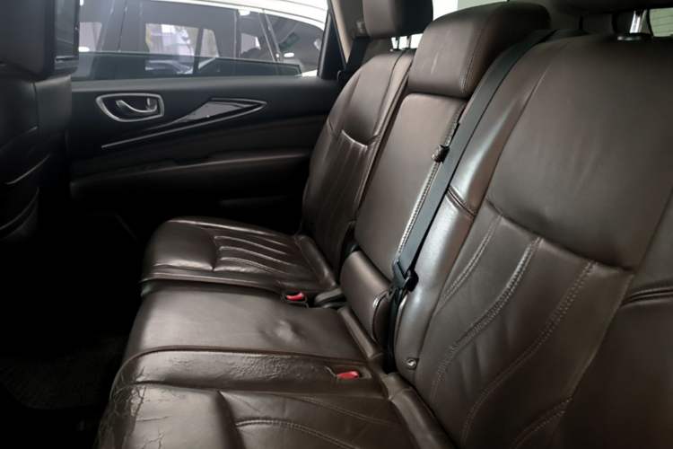 Used Infiniti QX60 2014 3.5L Two-Wheel Drive Excellence Edition Left Rear Seat