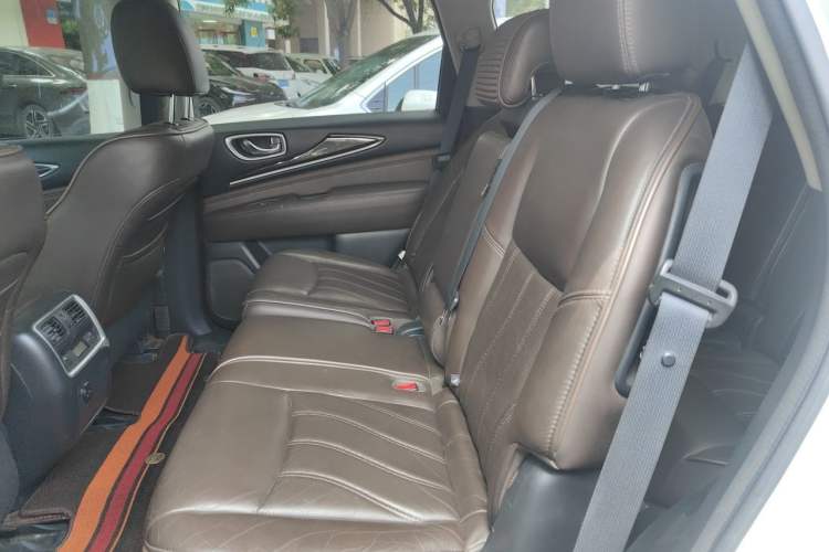 Used Infiniti QX60 2014 2.5 S/C Hybrid Two-Wheel Drive Excellence Edition Left Rear Seat