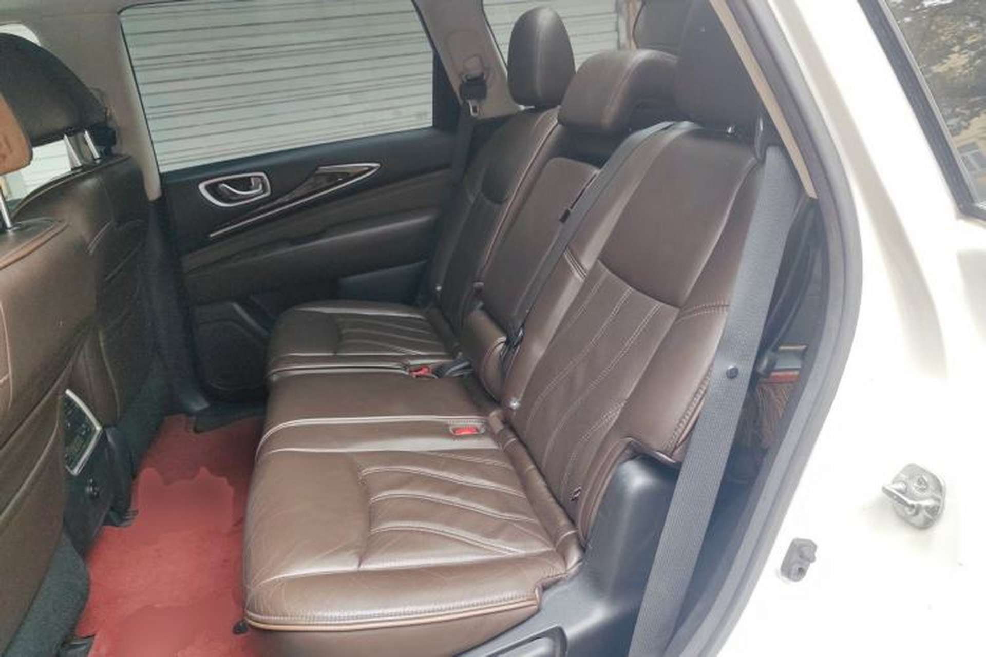 Used Infiniti QX60 2014 2.5 S/C Hybrid Two-Wheel Drive Excellence Edition Left Rear Seat