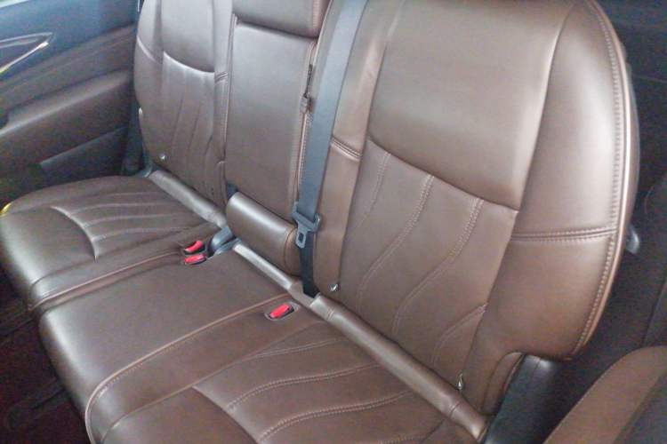 Used Infiniti QX60 2014 3.5L Four-Wheel Drive All-Terrain Version Left Rear Seat