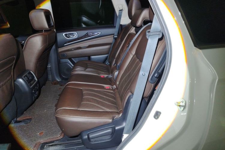 Used Infiniti QX60 2014 3.5L Four-Wheel Drive All-Terrain Version Left Rear Seat