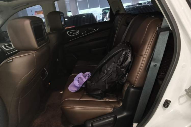 Used Infiniti QX60 2014 2.5 S/C Hybrid All-Wheel-Drive Versatile Edition Left Rear Seat