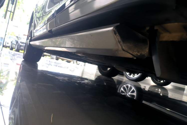 Used Infiniti QX60 2014 3.5L Two-Wheel Drive Excellence Edition Left Side Sill