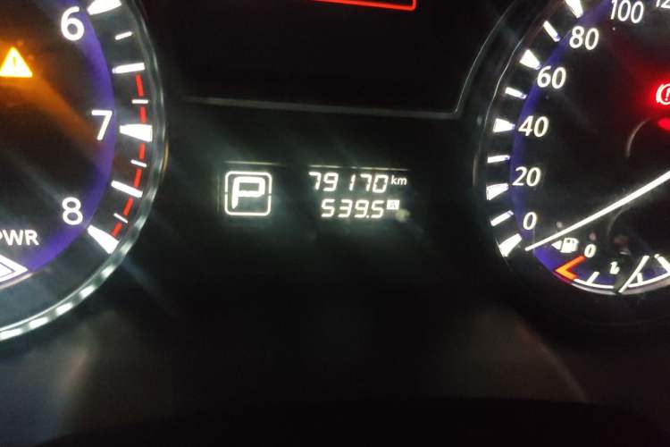 Used Infiniti QX60 2014 2.5 S/C Hybrid Two-Wheel Drive Excellence Edition Odometer Close Up