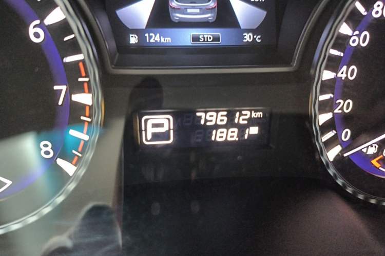 Used Infiniti QX60 2014 3.5L Four-Wheel Drive All-Terrain Version Odometer Close Up