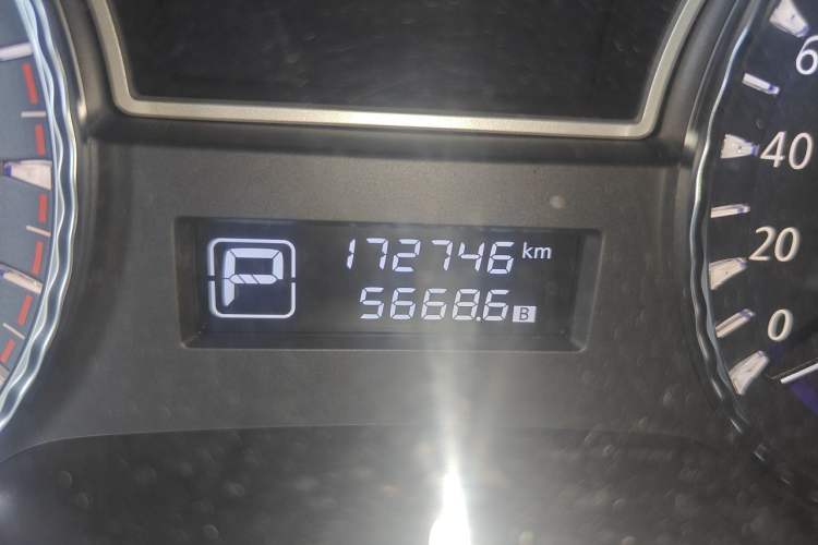 Used Infiniti QX60 2014 3.5L Two-Wheel Drive Excellence Edition Odometer Close Up