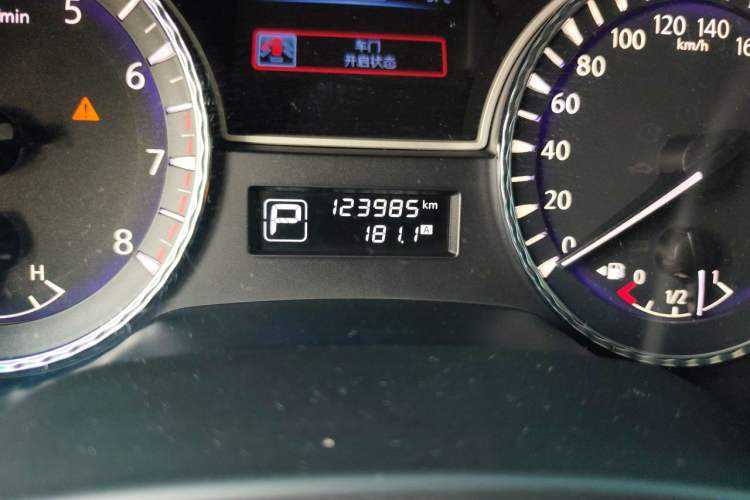Used Infiniti QX60 2014 3.5L Two-Wheel Drive Excellence Edition Odometer Close Up