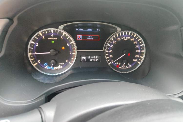 Used Infiniti QX60 2014 2.5 S/C Hybrid Two-Wheel Drive Excellence Edition Odometer Close Up