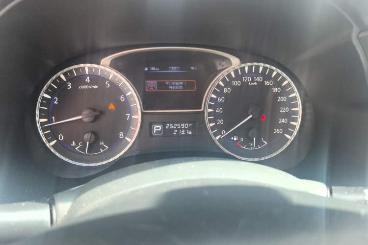 Used Infiniti QX60 2014 3.5L Two-Wheel Drive Excellence Edition Odometer Close Up