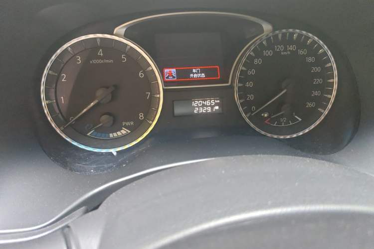 Used Infiniti QX60 2014 2.5 S/C Hybrid Two-Wheel Drive Excellence Edition Odometer Close Up