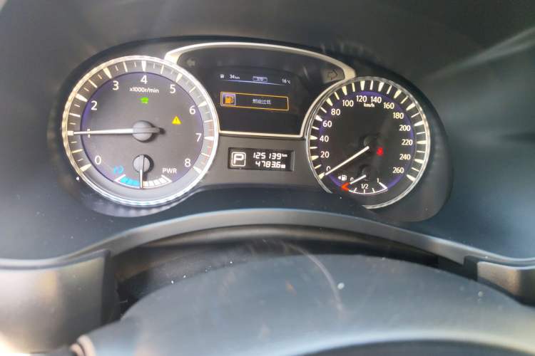 Used Infiniti QX60 2014 2.5 S/C Hybrid Two-Wheel Drive Excellence Edition Odometer Close Up