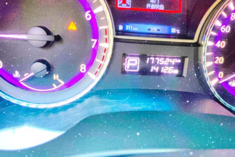 Used Infiniti QX60 2014 3.5L Four-Wheel Drive All-Terrain Version Odometer Close Up