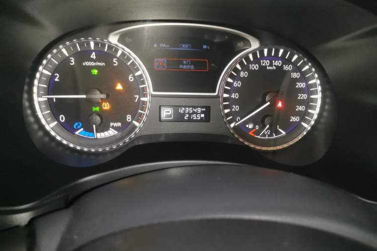 Used Infiniti QX60 2014 2.5 S/C Hybrid Two-Wheel Drive Excellence Edition Odometer Close Up