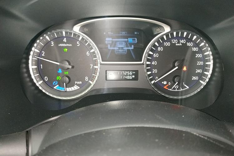 Used Infiniti QX60 2014 2.5 S/C Hybrid Two-Wheel Drive Excellence Edition Odometer Close Up