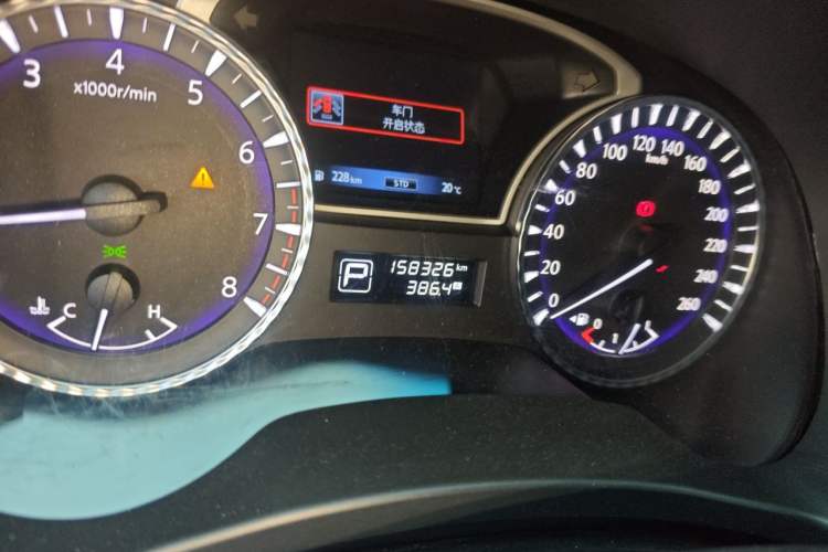 Used Infiniti QX60 2014 3.5L Four-Wheel Drive All-Terrain Version Odometer Close Up