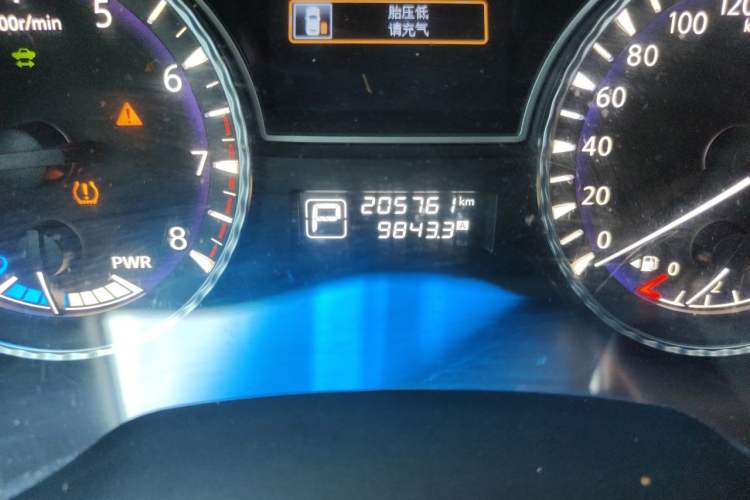Used Infiniti QX60 2014 2.5 S/C Hybrid Two-Wheel Drive Excellence Edition Odometer Close Up