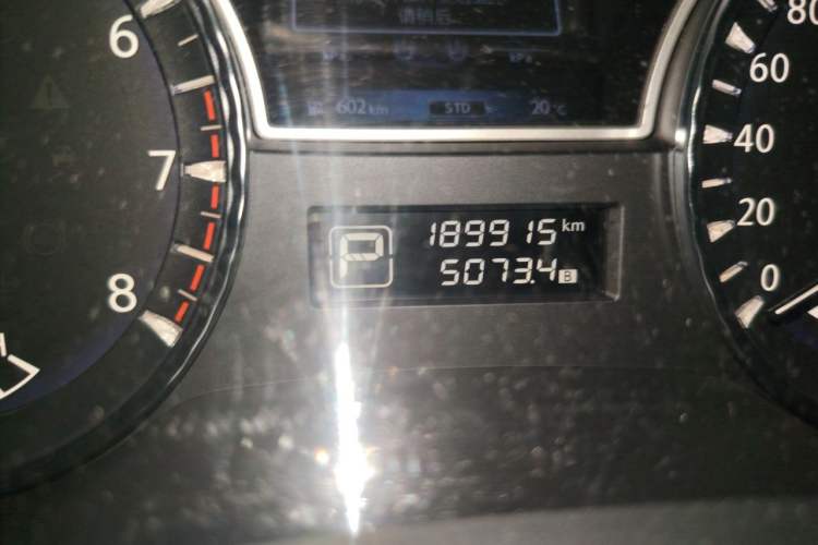 Used Infiniti QX60 2014 3.5L Four-Wheel Drive All-Terrain Version Odometer Close Up
