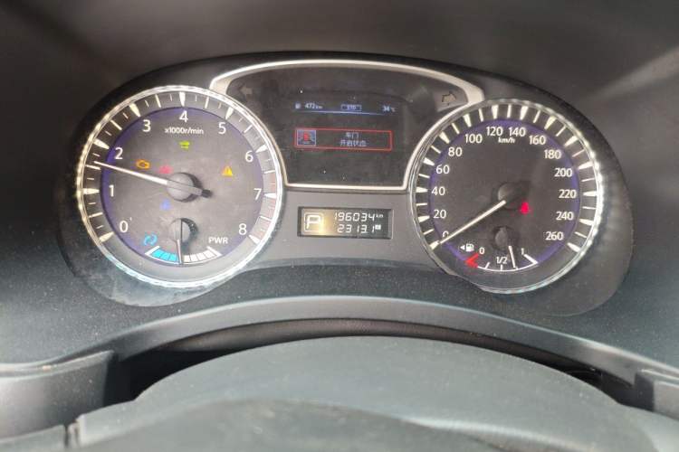 Used Infiniti QX60 2014 2.5 S/C Hybrid Two-Wheel Drive Excellence Edition Odometer Close Up