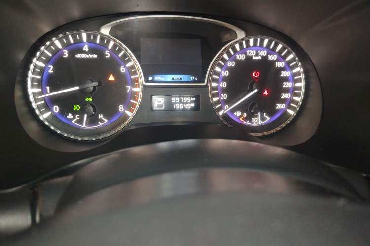 Used Infiniti QX60 2014 3.5L Four-Wheel Drive All-Terrain Version Odometer Close Up