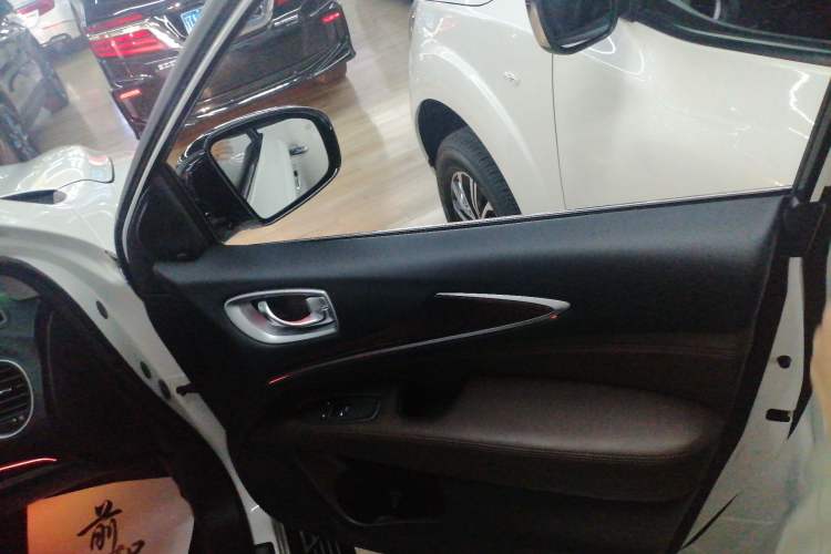 Used Infiniti QX60 2014 3.5L Four-Wheel Drive All-Terrain Version Right Front Door Interior