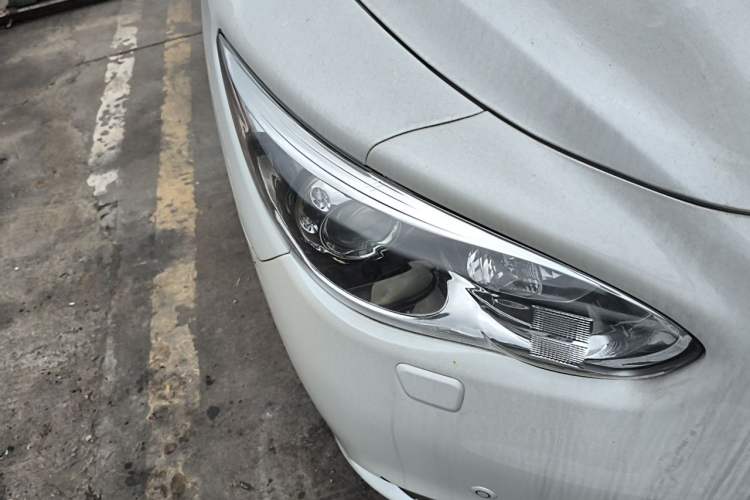 Used Infiniti QX60 2014 3.5L Four-Wheel Drive All-Terrain Version Right Front Headlight