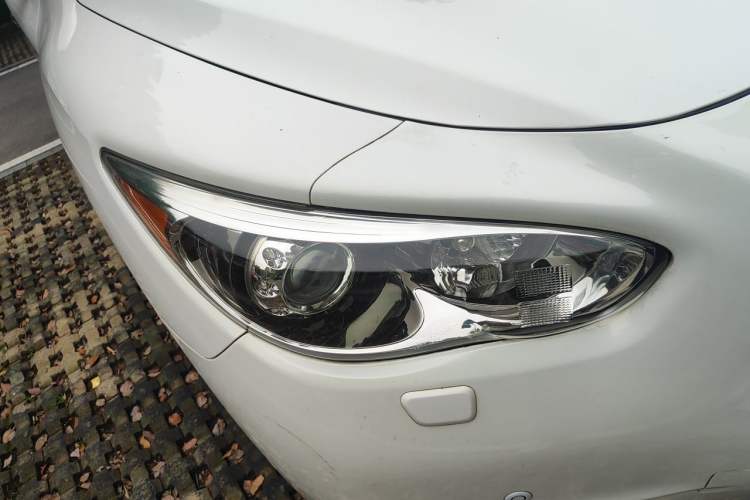 Used Infiniti QX60 2014 2.5 S/C Hybrid Two-Wheel Drive Excellence Edition Right Front Headlight