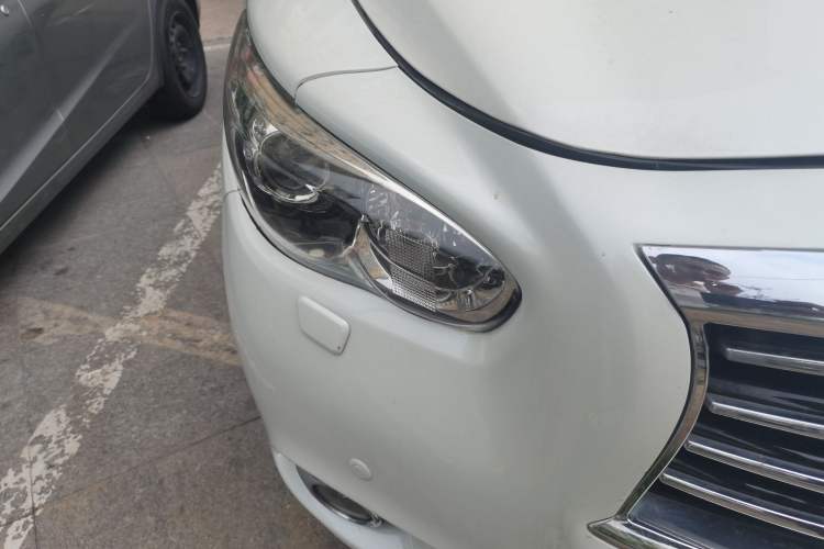 Used Infiniti QX60 2014 2.5 S/C Hybrid Two-Wheel Drive Excellence Edition Right Front Headlight