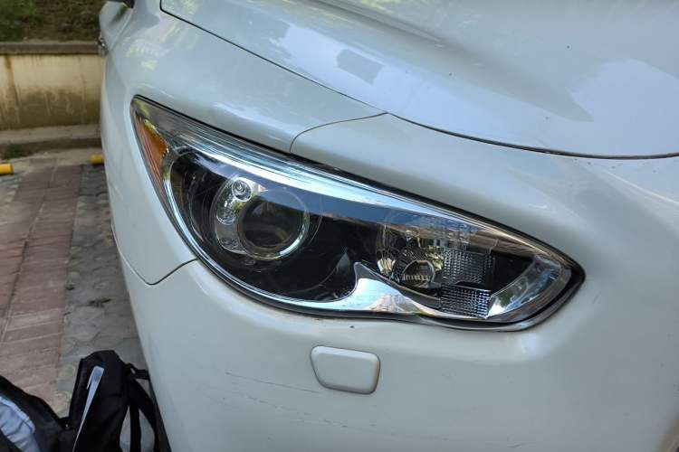 Used Infiniti QX60 2014 2.5 S/C Hybrid Two-Wheel Drive Excellence Edition Right Front Headlight