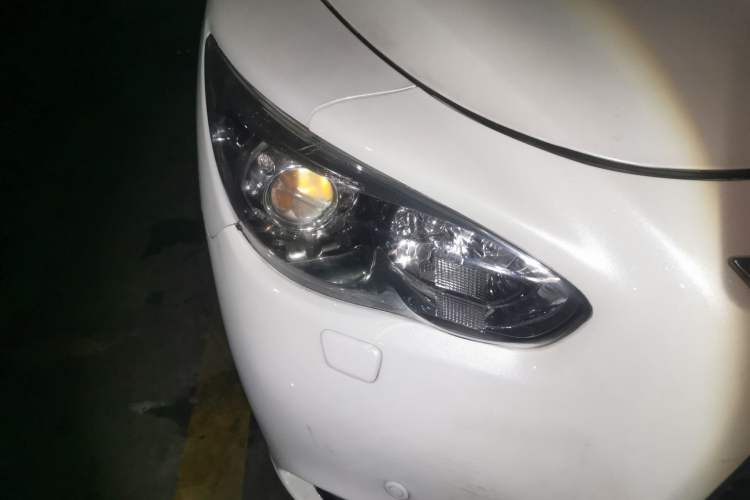 Used Infiniti QX60 2014 2.5 S/C Hybrid Two-Wheel Drive Excellence Edition Right Front Headlight