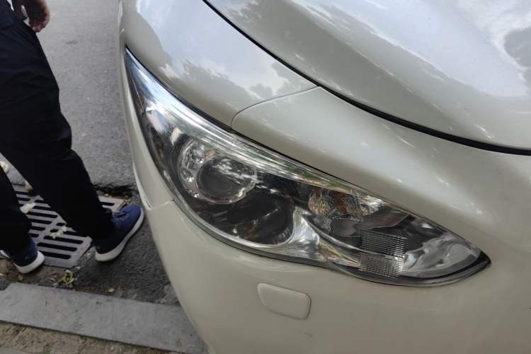 Used Infiniti QX60 2014 2.5 S/C Hybrid Two-Wheel Drive Excellence Edition Right Front Headlight