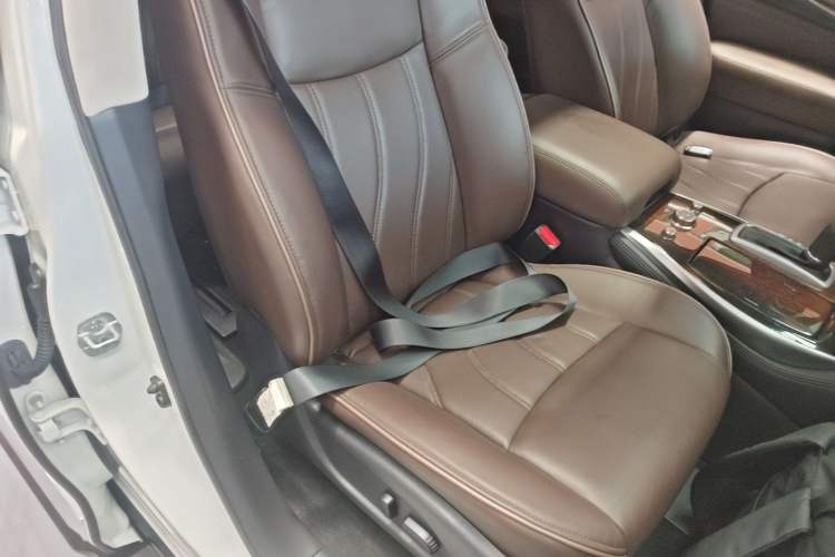 Used Infiniti QX60 2014 2.5 S/C Hybrid Two-Wheel Drive Excellence Edition Right Front Seat