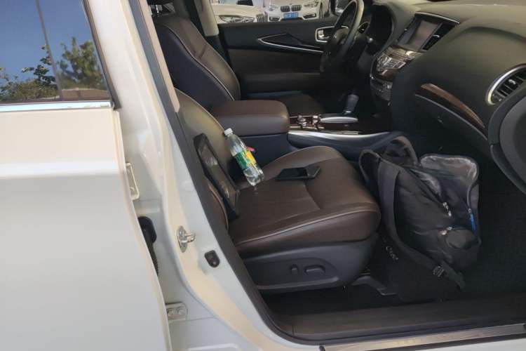 Used Infiniti QX60 2014 2.5 S/C Hybrid Two-Wheel Drive Excellence Edition Right Front Seat