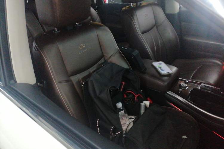 Used Infiniti QX60 2014 3.5L Four-Wheel Drive All-Terrain Version Right Front Seat
