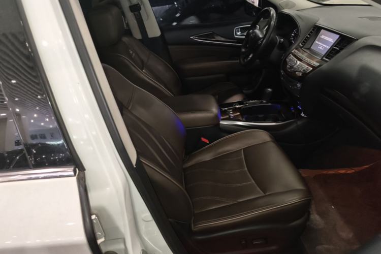 Used Infiniti QX60 2014 2.5 S/C Hybrid All-Wheel-Drive Versatile Edition Right Front Seat