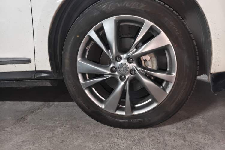Used Infiniti QX60 2014 2.5 S/C Hybrid Two-Wheel Drive Excellence Edition Right Front Wheel Hub