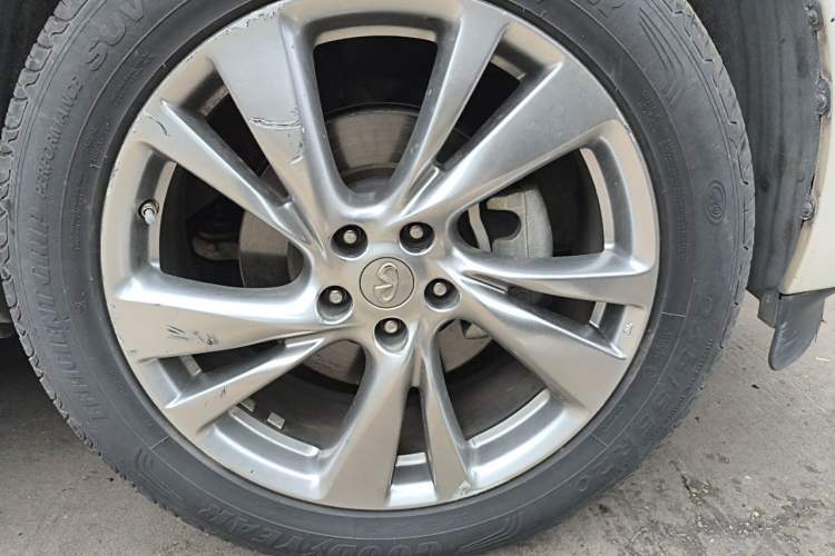 Used Infiniti QX60 2014 3.5L Four-Wheel Drive All-Terrain Version Right Front Wheel Hub