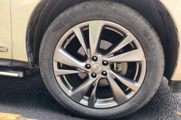 Used Infiniti QX60 2014 2.5 S/C Hybrid Two-Wheel Drive Excellence Edition Right Front Wheel Hub