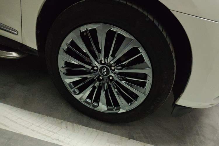 Used Infiniti QX60 2014 2.5 S/C Hybrid Two-Wheel Drive Excellence Edition Right Front Wheel Hub