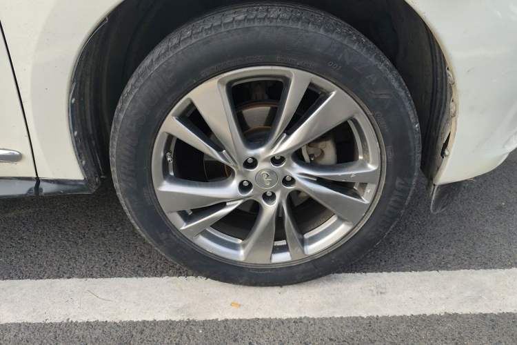 Used Infiniti QX60 2014 3.5L Two-Wheel Drive Excellence Edition Right Front Wheel Hub